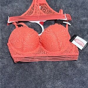 Nwt Women  Lace Coral/ Peach Bra Set